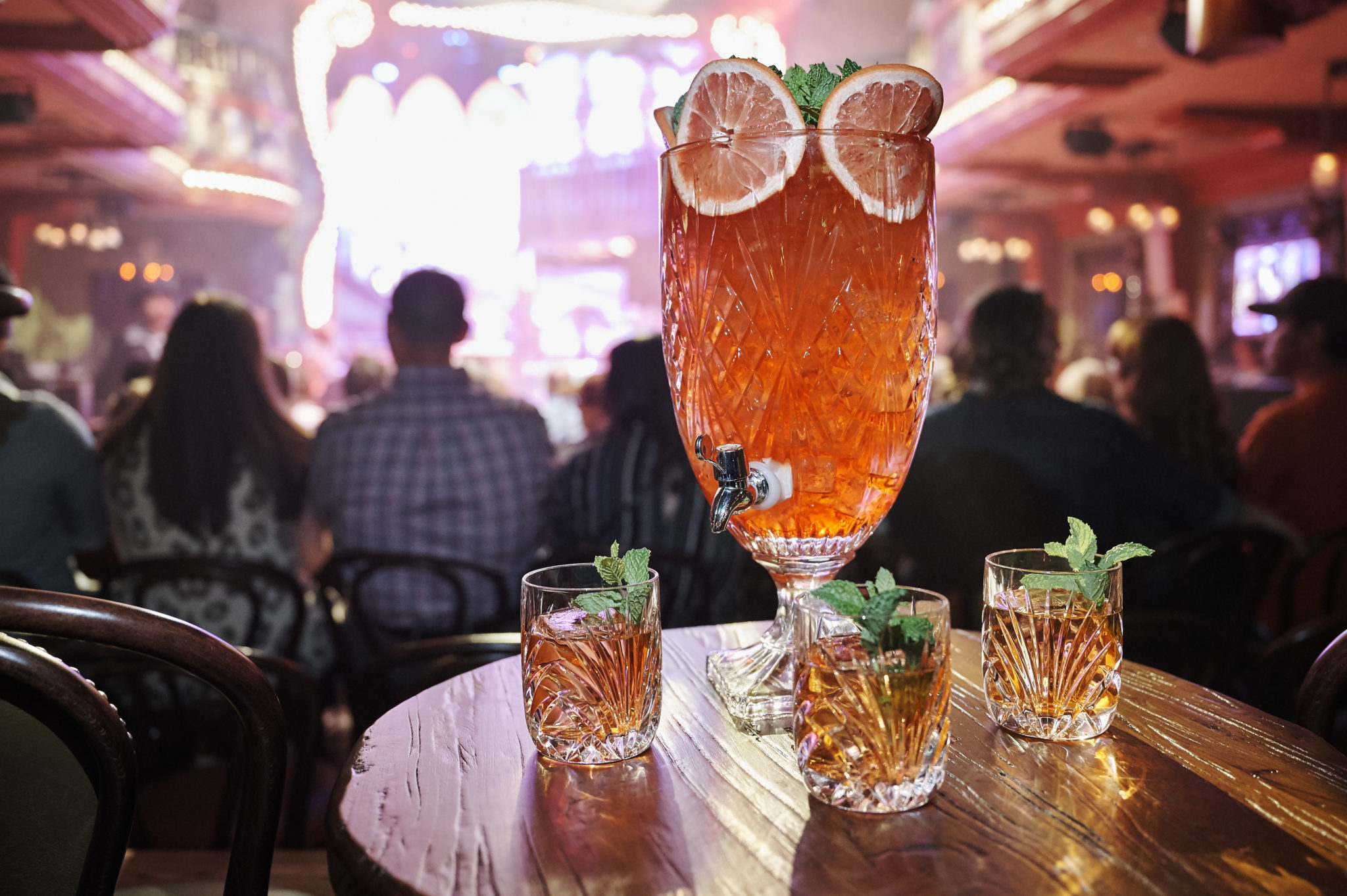 https://spiegelworld.com/wp-content/uploads/2021/02/ATOMIC-SALOON-SHOW-Cocktail-and-Dining-Program_credit-Al-Powers-for-Spiegelworld_1-2048x1363-1.jpg